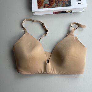SKIMS Wireless Bra 32D Sienna Sculpt Scoop Nude Seamless Everyday Bra NWT